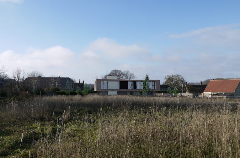 A CGI of the new building in context, with the listed barn (now converted to a house) on the right and the unlisted barn to the left. The council’s officer’s claimed that the new house would be so harmful to the setting and thus refused, but the members of the planning committee disagreed.